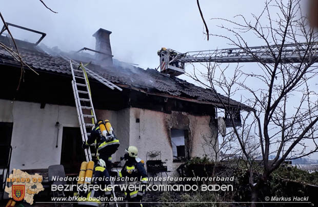 20181217 Wohnhausbrand in Lindabrunn-Enzesfeld forderte 8 Freiwillige Feuerwehren  Foto: © ASB oeA Markus Hackl