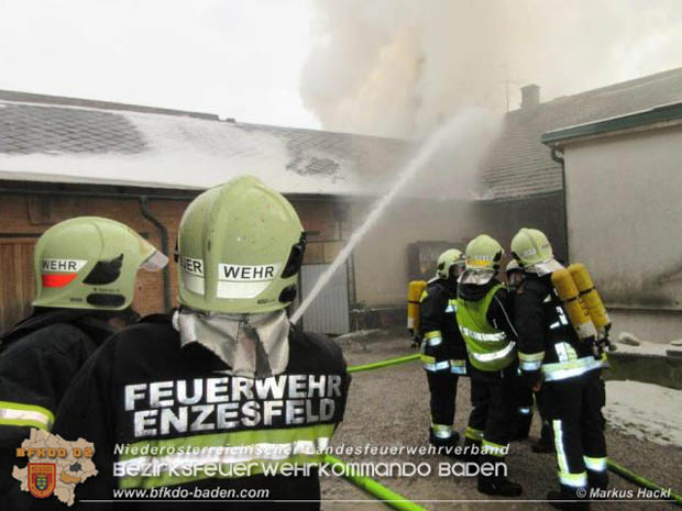 20181217 Wohnhausbrand in Lindabrunn-Enzesfeld forderte 8 Freiwillige Feuerwehren  Foto: © ASB oeA Markus Hackl