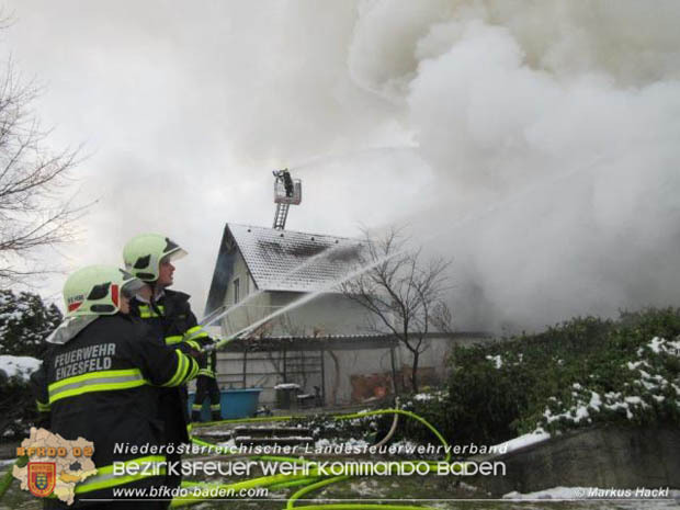 20181217 Wohnhausbrand in Lindabrunn-Enzesfeld forderte 8 Freiwillige Feuerwehren  Foto: © ASB oeA Markus Hackl