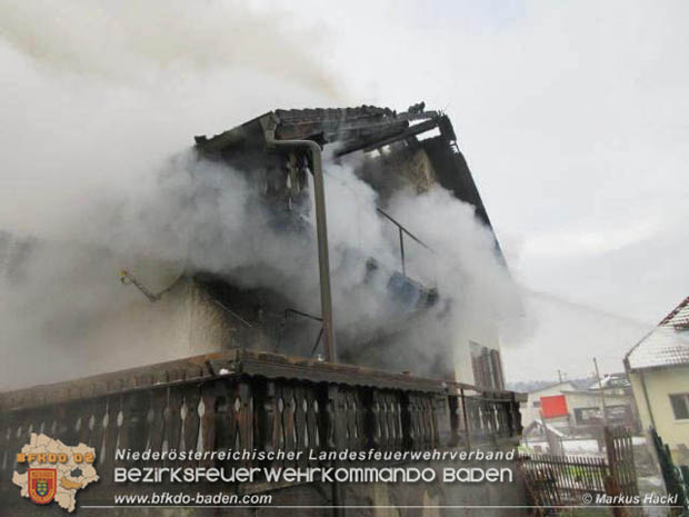 20181217 Wohnhausbrand in Lindabrunn-Enzesfeld forderte 8 Freiwillige Feuerwehren  Foto: © ASB oeA Markus Hackl