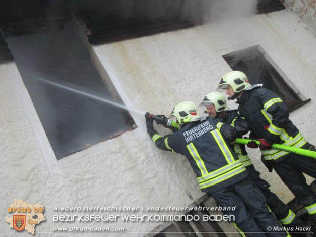 20181217 Wohnhausbrand in Lindabrunn-Enzesfeld forderte 8 Freiwillige Feuerwehren  Foto: © ASB oeA Markus Hackl