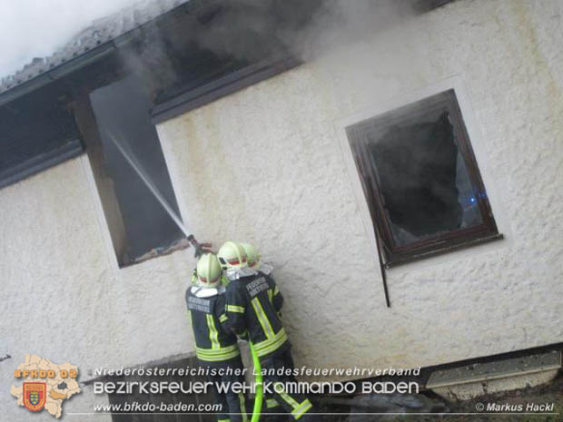 20181217 Wohnhausbrand in Lindabrunn-Enzesfeld forderte 8 Freiwillige Feuerwehren  Foto: © ASB oeA Markus Hackl