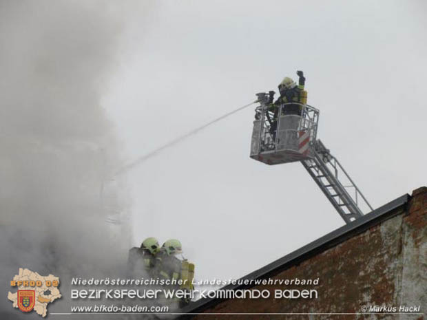 20181217 Wohnhausbrand in Lindabrunn-Enzesfeld forderte 8 Freiwillige Feuerwehren  Foto: © ASB oeA Markus Hackl