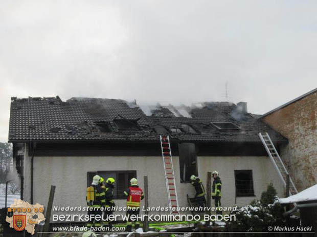 20181217 Wohnhausbrand in Lindabrunn-Enzesfeld forderte 8 Freiwillige Feuerwehren  Foto: © ASB oeA Markus Hackl