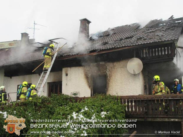 20181217 Wohnhausbrand in Lindabrunn-Enzesfeld forderte 8 Freiwillige Feuerwehren  Foto: © ASB oeA Markus Hackl
