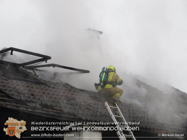 20181217 Wohnhausbrand in Lindabrunn-Enzesfeld forderte 8 Freiwillige Feuerwehren  Foto: © ASB oeA Markus Hackl