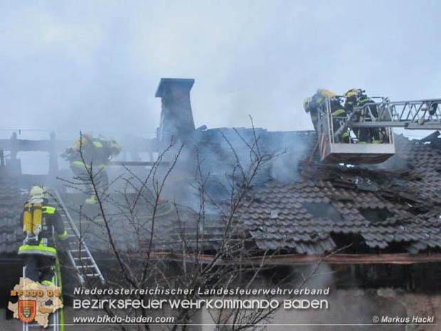 20181217 Wohnhausbrand in Lindabrunn-Enzesfeld forderte 8 Freiwillige Feuerwehren  Foto: © ASB oeA Markus Hackl