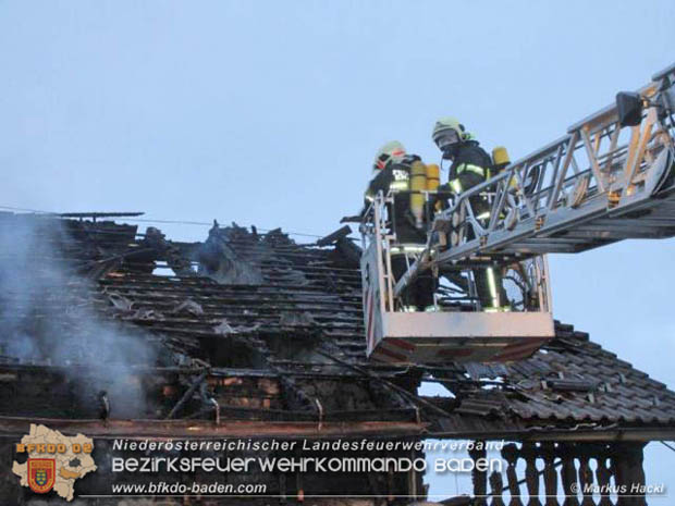 20181217 Wohnhausbrand in Lindabrunn-Enzesfeld forderte 8 Freiwillige Feuerwehren  Foto: © ASB oeA Markus Hackl