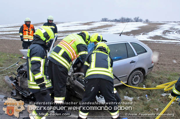 20181220 Schwerer Verkehrsunfall zwischen Reisenberg und Gramatneusiedl  Foto: © Freiwillige Feuerwehr Reisenberg