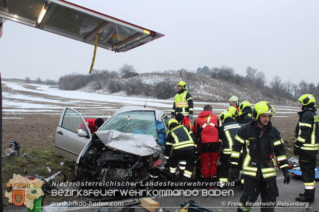 20181220 Schwerer Verkehrsunfall zwischen Reisenberg und Gramatneusiedl  Foto: © Freiwillige Feuerwehr Reisenberg