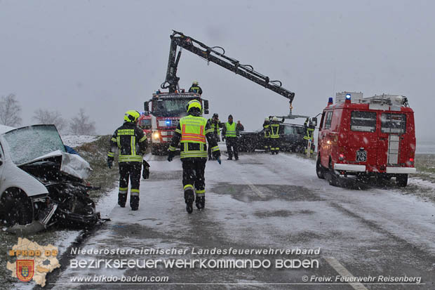 20181220 Schwerer Verkehrsunfall zwischen Reisenberg und Gramatneusiedl  Foto: © Freiwillige Feuerwehr Reisenberg