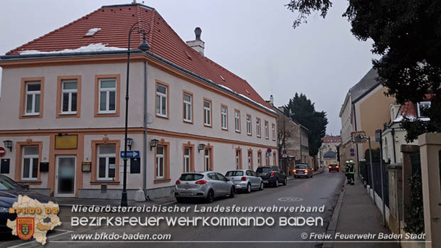 20181221 Herabfallende Mauerbrocken eines Kamins in Badener Innenstadt forderte auch einen Feuerwehreinsatz  Foto: © Freiwillige Feuerwehr Baden-Stadt