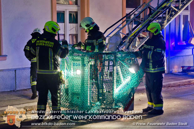 20181221 Herabfallende Mauerbrocken eines Kamins in Badener Innenstadt forderte auch einen Feuerwehreinsatz Foto: © Freiwillige Feuerwehr Baden-Stadt 20181221 Herabfallende Mauerbrocken eines Kamins in Badener Innenstadt forderte auch einen Feuerwehreinsatz Foto: © Freiwillige Feuerwehr Baden-Stadt