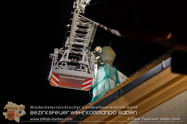 20181221 Herabfallende Mauerbrocken eines Kamins in Badener Innenstadt forderte auch einen Feuerwehreinsatz Foto: © Freiwillige Feuerwehr Baden-Stadt 20181221 Herabfallende Mauerbrocken eines Kamins in Badener Innenstadt forderte auch einen Feuerwehreinsatz Foto: © Freiwillige Feuerwehr Baden-Stadt