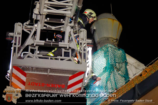 20181221 Herabfallende Mauerbrocken eines Kamins in Badener Innenstadt forderte auch einen Feuerwehreinsatz Foto: © Freiwillige Feuerwehr Baden-Stadt 20181221 Herabfallende Mauerbrocken eines Kamins in Badener Innenstadt forderte auch einen Feuerwehreinsatz Foto: © Freiwillige Feuerwehr Baden-Stadt