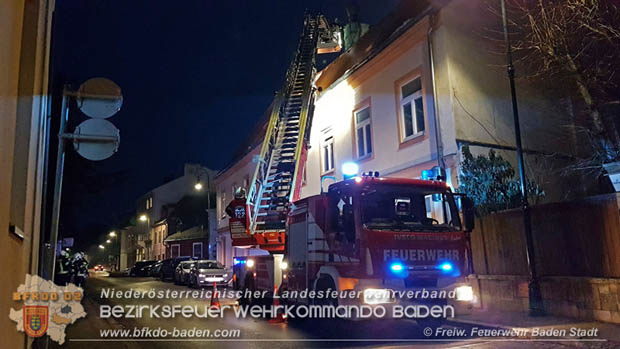 20181221 Herabfallende Mauerbrocken eines Kamins in Badener Innenstadt forderte auch einen Feuerwehreinsatz Foto: © Freiwillige Feuerwehr Baden-Stadt 20181221 Herabfallende Mauerbrocken eines Kamins in Badener Innenstadt forderte auch einen Feuerwehreinsatz Foto: © Freiwillige Feuerwehr Baden-Stadt
