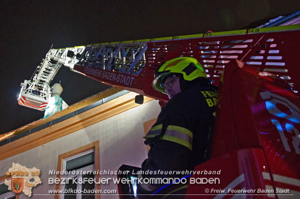 20181221 Herabfallende Mauerbrocken eines Kamins in Badener Innenstadt forderte auch einen Feuerwehreinsatz  Foto: © Freiwillige Feuerwehr Baden-Stadt