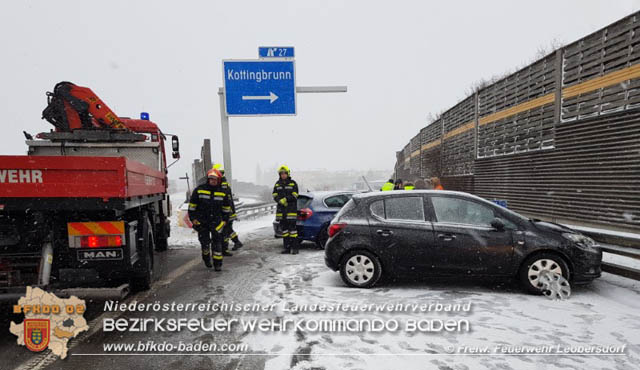 20190103 Verkehrsunfall bei Schneetreiben auf der A2 bei Kottingbrunn  Foto: © Freiwillige Feuerwehr Leobersdorf