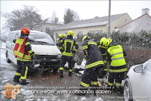 20190103 Verkehrsunfall bei Schneetreiben in Oeynhausen  Foto: © Freiwillige Feuerwehr Oeynhausen
