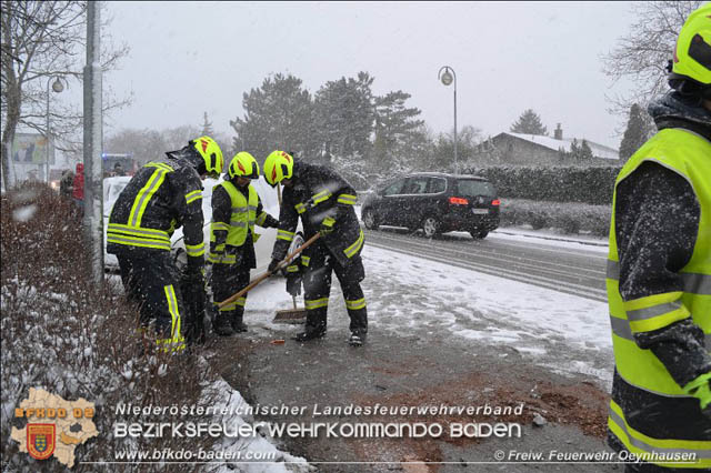 20190103 Verkehrsunfall bei Schneetreiben in Oeynhausen  Foto: © Freiwillige Feuerwehr Oeynhausen