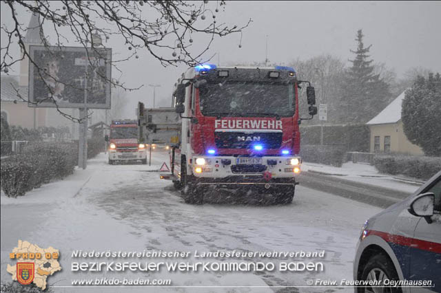 20190103 Verkehrsunfall bei Schneetreiben in Oeynhausen  Foto: © Freiwillige Feuerwehr Oeynhausen