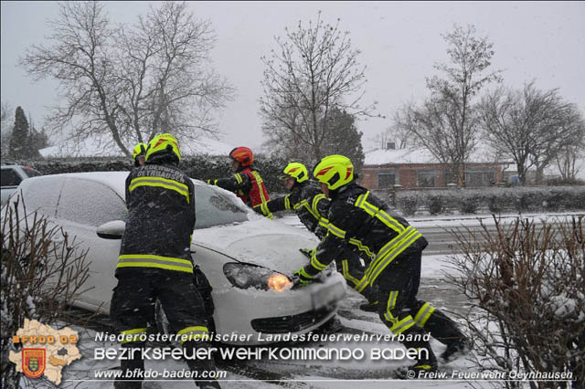 20190103 Verkehrsunfall bei Schneetreiben in Oeynhausen  Foto: © Freiwillige Feuerwehr Oeynhausen