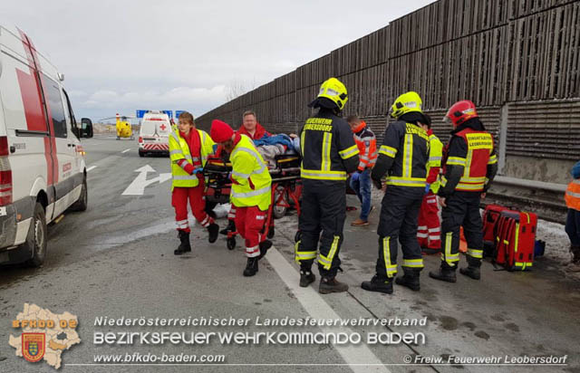 20190104 Autobahnsperre nach Verkehrsunfall auf der A2 zwischen Kottingbrunn und Bad Voeslau  Foto: © Freiwillige Feuerwehr Leobersdorf