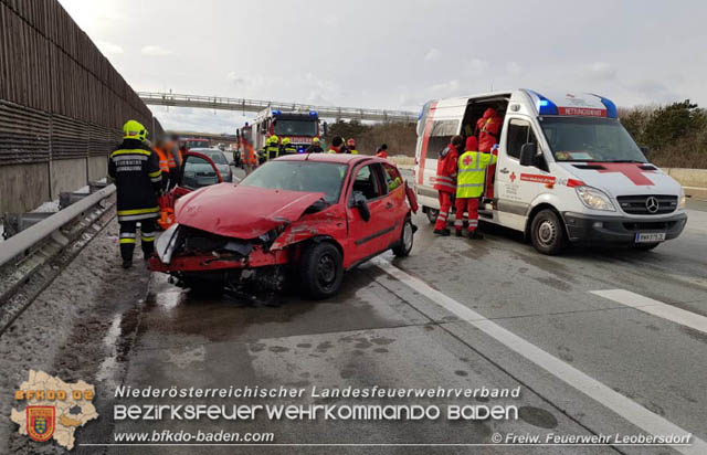 20190104 Autobahnsperre nach Verkehrsunfall auf der A2 zwischen Kottingbrunn und Bad Voeslau  Foto: © Freiwillige Feuerwehr Leobersdorf