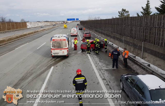 20190104 Autobahnsperre nach Verkehrsunfall auf der A2 zwischen Kottingbrunn und Bad Voeslau  Foto: © Freiwillige Feuerwehr Leobersdorf