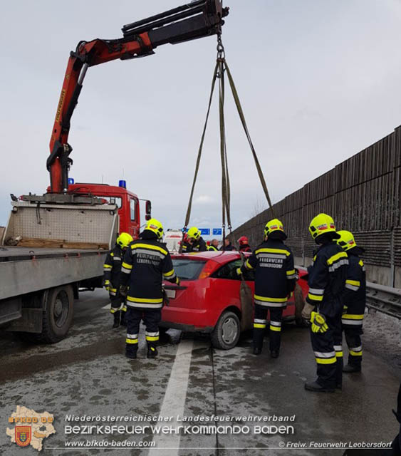 20190104 Autobahnsperre nach Verkehrsunfall auf der A2 zwischen Kottingbrunn und Bad Voeslau  Foto: © Freiwillige Feuerwehr Leobersdorf