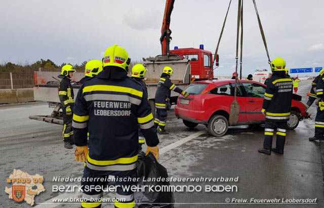 20190104 Autobahnsperre nach Verkehrsunfall auf der A2 zwischen Kottingbrunn und Bad Voeslau  Foto: © Freiwillige Feuerwehr Leobersdorf