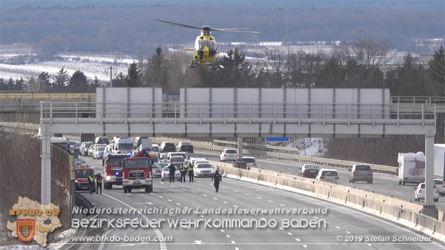 20190104 Autobahnsperre nach Verkehrsunfall auf der A2 zwischen Kottingbrunn und Bad Voeslau  Foto: © Stefan Schneider