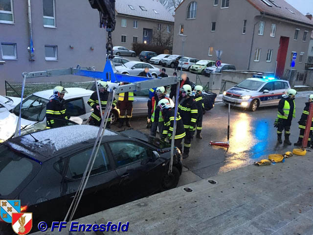 20190106 Verkehrsunfall im Ortsgebiet von Enzesfeld  Foto: © FF Enzesfeld