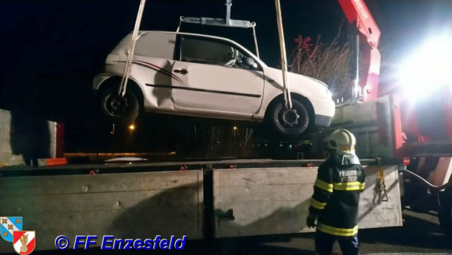 20190106 Verkehrsunfall im Ortsgebiet von Enzesfeld  Foto: © FF Enzesfeld