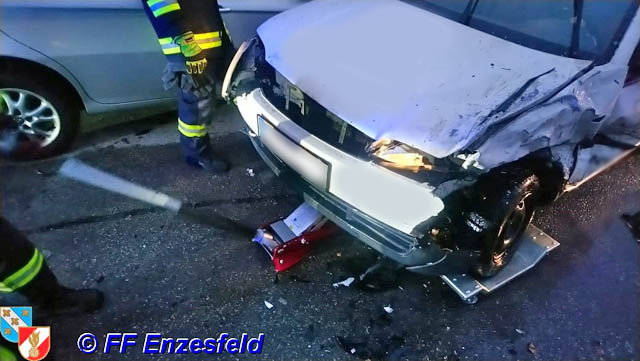 20190106 Verkehrsunfall im Ortsgebiet von Enzesfeld  Foto: © FF Enzesfeld
