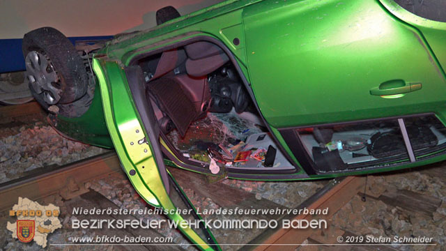 20190212 Pkw prallt beim Überqueren einer ampelgeregelten Bahnkreuzung in Möllersdorf gegen eine herankomende Garnitur der Badner Bahn Foto: © Stefan Schneider 20190212 Pkw prallt beim Überqueren einer ampelgeregelten Bahnkreuzung in Möllersdorf gegen eine herankomende Garnitur der Badner Bahn Foto: © Stefan Schneider