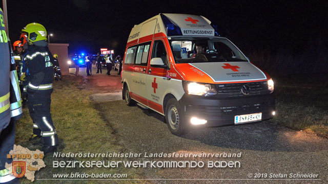 20190212 Pkw prallt beim Überqueren einer ampelgeregelten Bahnkreuzung in Möllersdorf gegen eine herankomende Garnitur der Badner Bahn Foto: © Stefan Schneider 20190212 Pkw prallt beim Überqueren einer ampelgeregelten Bahnkreuzung in Möllersdorf gegen eine herankomende Garnitur der Badner Bahn Foto: © Stefan Schneider
