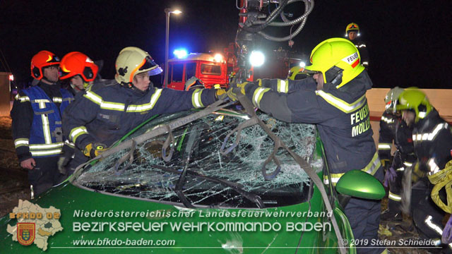 20190212 Pkw prallt beim Überqueren einer ampelgeregelten Bahnkreuzung in Möllersdorf gegen eine herankomende Garnitur der Badner Bahn Foto: © Stefan Schneider 20190212 Pkw prallt beim Überqueren einer ampelgeregelten Bahnkreuzung in Möllersdorf gegen eine herankomende Garnitur der Badner Bahn Foto: © Stefan Schneider