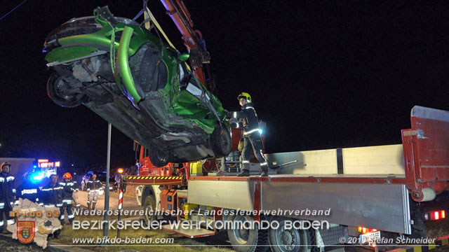 20190212 Pkw prallt beim Überqueren einer ampelgeregelten Bahnkreuzung in Möllersdorf gegen eine herankomende Garnitur der Badner Bahn Foto: © Stefan Schneider 20190212 Pkw prallt beim Überqueren einer ampelgeregelten Bahnkreuzung in Möllersdorf gegen eine herankomende Garnitur der Badner Bahn Foto: © Stefan Schneider