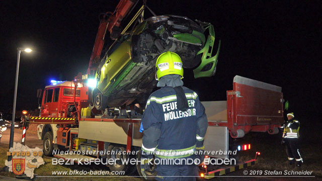 20190212 Pkw prallt beim Überqueren einer ampelgeregelten Bahnkreuzung in Möllersdorf gegen eine herankomende Garnitur der Badner Bahn Foto: © Stefan Schneider 20190212 Pkw prallt beim Überqueren einer ampelgeregelten Bahnkreuzung in Möllersdorf gegen eine herankomende Garnitur der Badner Bahn Foto: © Stefan Schneider