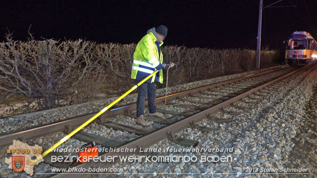 20190212 Pkw prallt beim Überqueren einer ampelgeregelten Bahnkreuzung in Möllersdorf gegen eine herankomende Garnitur der Badner Bahn Foto: © Stefan Schneider 20190212 Pkw prallt beim Überqueren einer ampelgeregelten Bahnkreuzung in Möllersdorf gegen eine herankomende Garnitur der Badner Bahn Foto: © Stefan Schneider