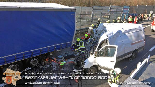 20190223 Verkehrsunfall auf der A21 zwischen Hochstraß und Alland im Gemeindegebiet Klausen-Leopoldsdorf  Foto: © Stefan Schneider