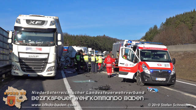 20190223 Verkehrsunfall auf der A21 zwischen Hochstraß und Alland im Gemeindegebiet Klausen-Leopoldsdorf  Foto: © Stefan Schneider
