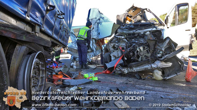 20190223 Verkehrsunfall auf der A21 zwischen Hochstraß und Alland im Gemeindegebiet Klausen-Leopoldsdorf  Foto: © Stefan Schneider