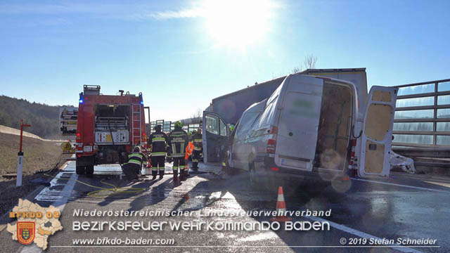 20190223 Verkehrsunfall auf der A21 zwischen Hochstraß und Alland im Gemeindegebiet Klausen-Leopoldsdorf  Foto: © Stefan Schneider