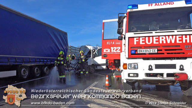 20190223 Verkehrsunfall auf der A21 zwischen Hochstraß und Alland im Gemeindegebiet Klausen-Leopoldsdorf  Foto: © Stefan Schneider