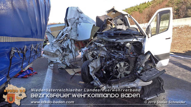 20190223 Verkehrsunfall auf der A21 zwischen Hochstraß und Alland im Gemeindegebiet Klausen-Leopoldsdorf  Foto: © Stefan Schneider