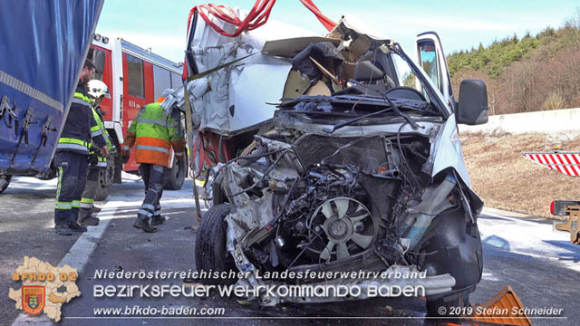20190223 Verkehrsunfall auf der A21 zwischen Hochstraß und Alland im Gemeindegebiet Klausen-Leopoldsdorf  Foto: © Stefan Schneider