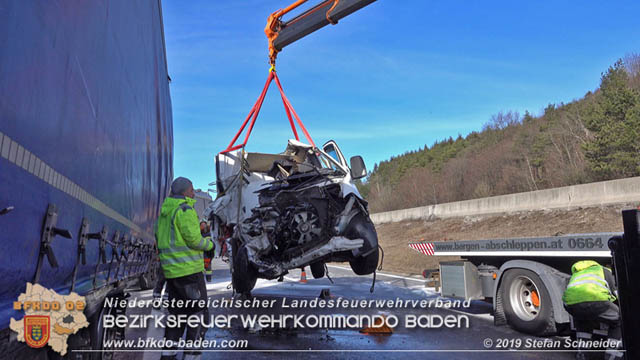 20190223 Verkehrsunfall auf der A21 zwischen Hochstraß und Alland im Gemeindegebiet Klausen-Leopoldsdorf  Foto: © Stefan Schneider