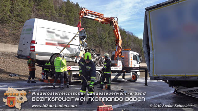 20190223 Verkehrsunfall auf der A21 zwischen Hochstraß und Alland im Gemeindegebiet Klausen-Leopoldsdorf  Foto: © Stefan Schneider